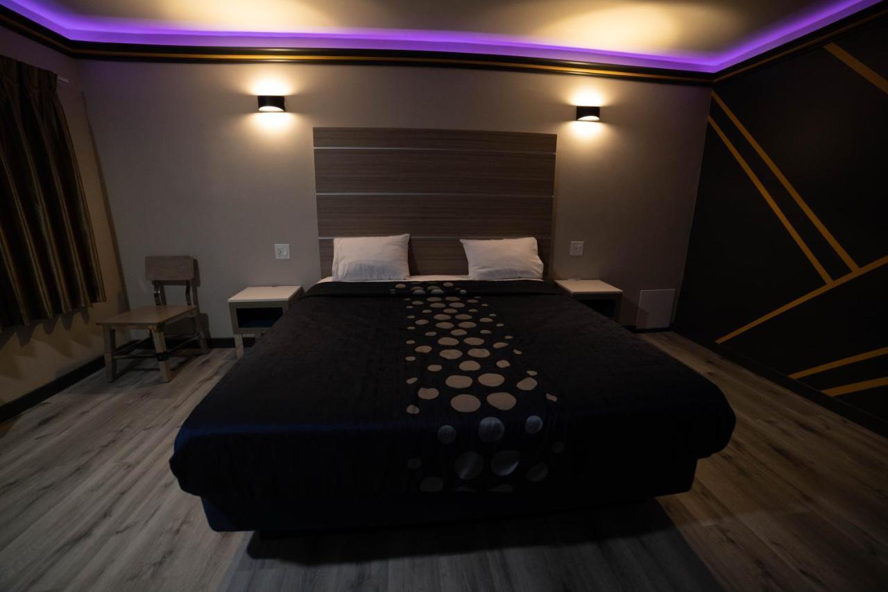 Artesia Motor Inn Беллфлавер Екстер'єр фото